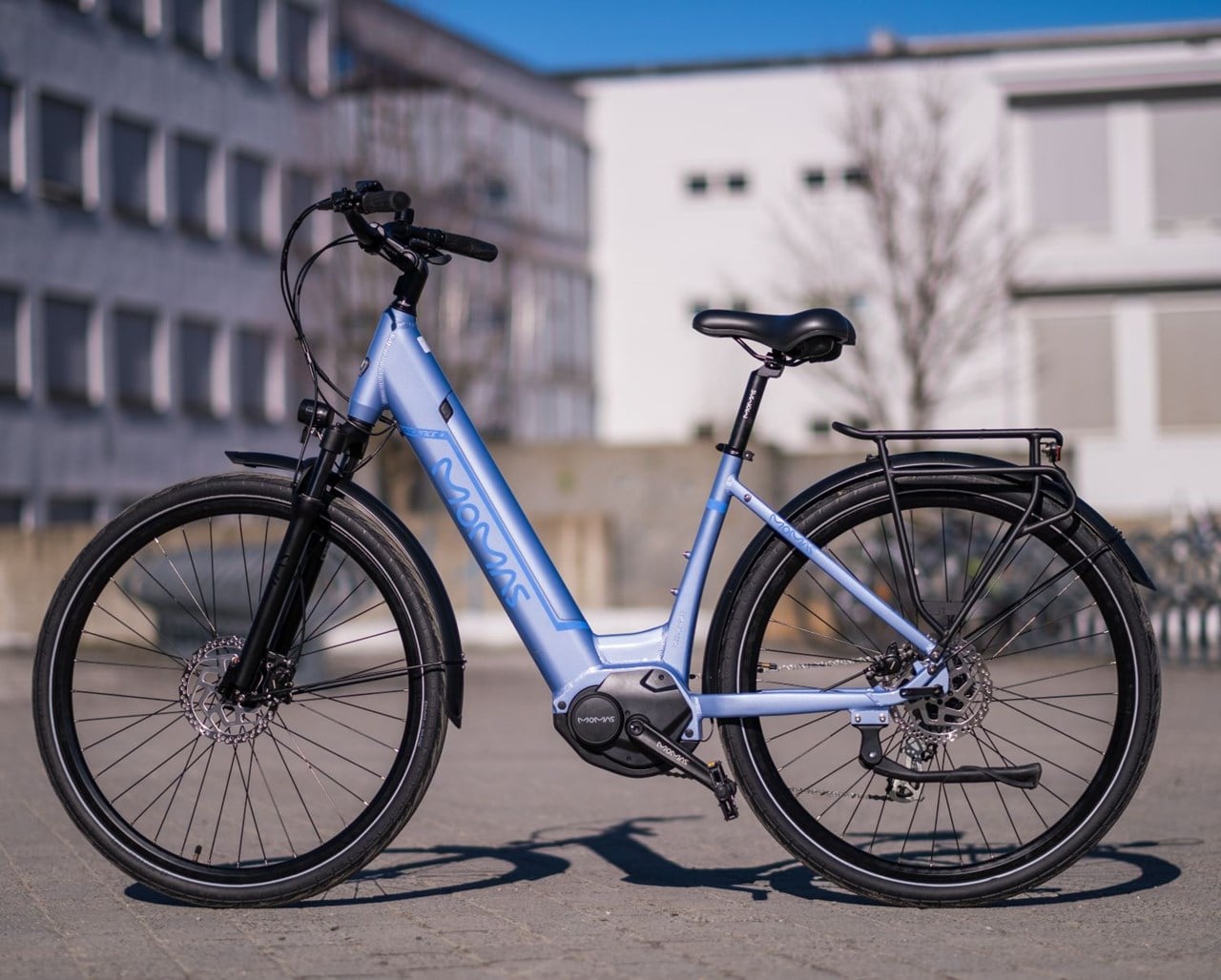 Momas Balance+ elsykkel 2026 – blå bypendler